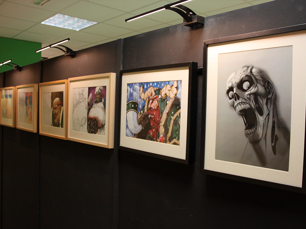 Trabajos de los alumnos de dibujo y aerografía.