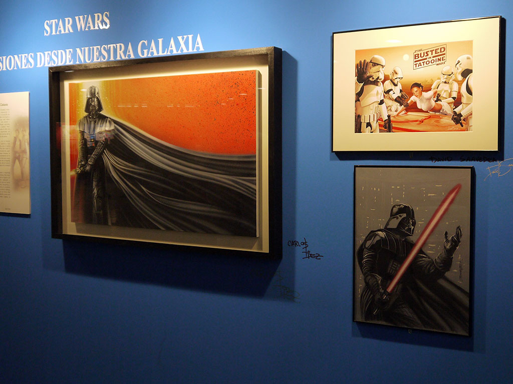 El gran Darth Vader de Carlos Díez abría la exposición, a su lado mi ilustración y la de Salvador Larroca.